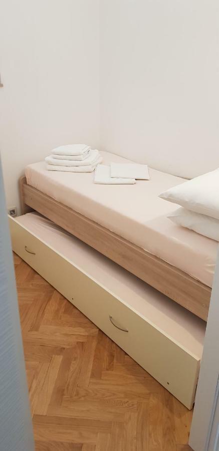 Premium Apartments Joy Примоштен Екстер'єр фото